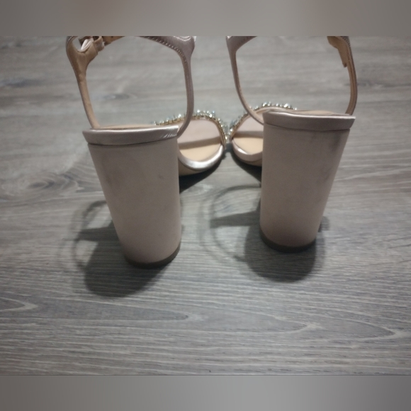 Jewel by Badgley Mischka Hendricks Champagne Dress Sandals - Picture 7 of 8